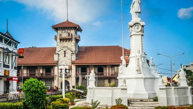 Ayuntamiento de Zamboanga y parque Rizal 