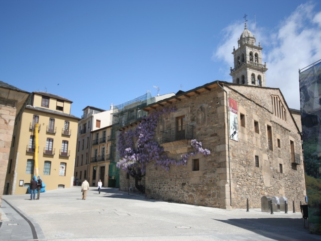 Basílica y Plaza de la Virgen de la Encina